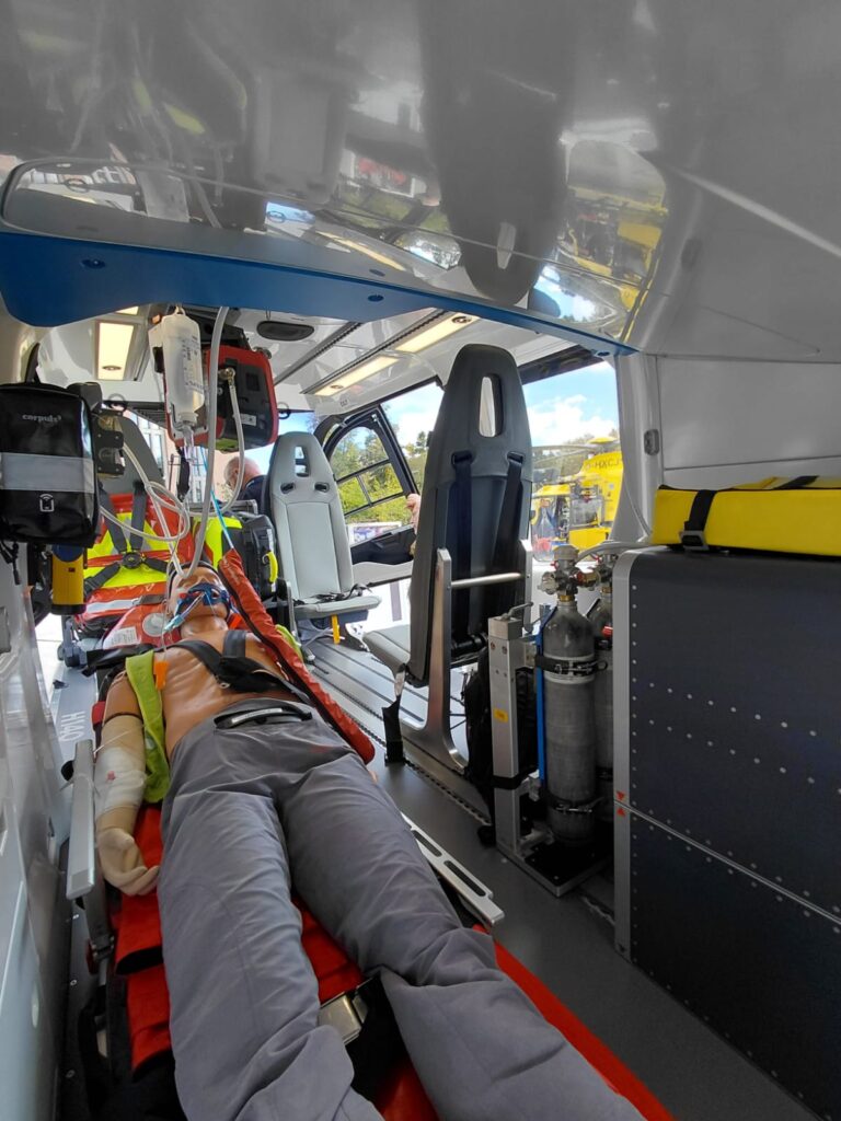 lutka pacient v helikopterju